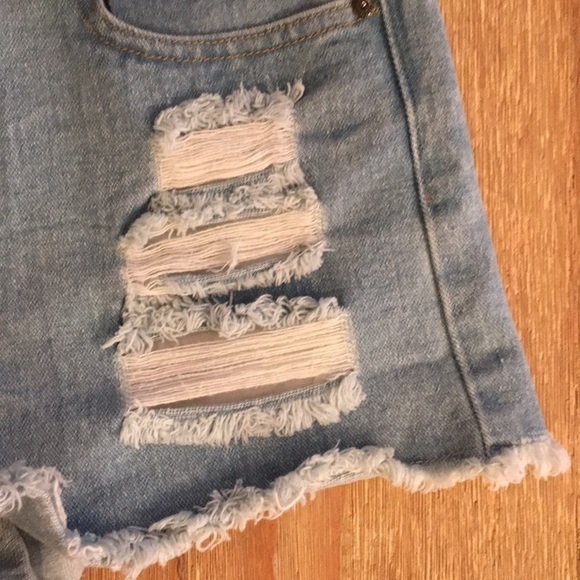 Forever 21 High Waist Distressed Light Denim Short - Picture 3 of 4